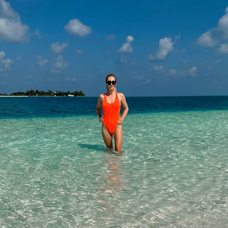 Amelia costum de baie jpg