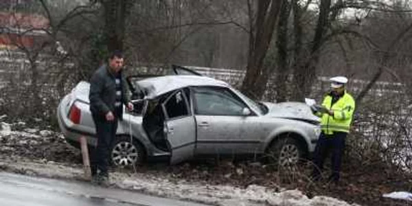 În urma accidentului maşina a fost zdrobită