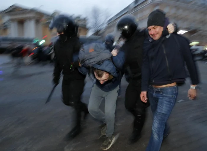 Barbati arestati la Sankt Petersburg FOTO EPA-EFE