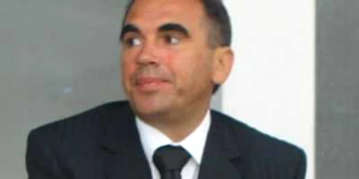 Fursecuri, zahăr şi mălai - mita primită de şeful Gărzii Financiare Argeş de la Penescu