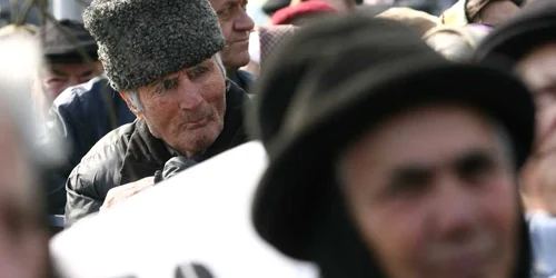 Veterani au blocat drumul la ieşirea din satul Puhoi