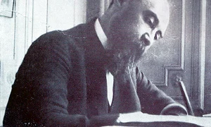 Nicolae Iorga la biroul de lucru, în 1921 (© Wikimedia Commons)