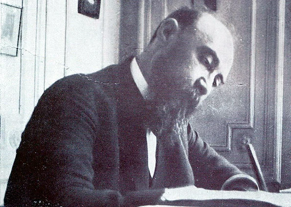 Nicolae Iorga la biroul de lucru, în 1921 (© Wikimedia Commons)