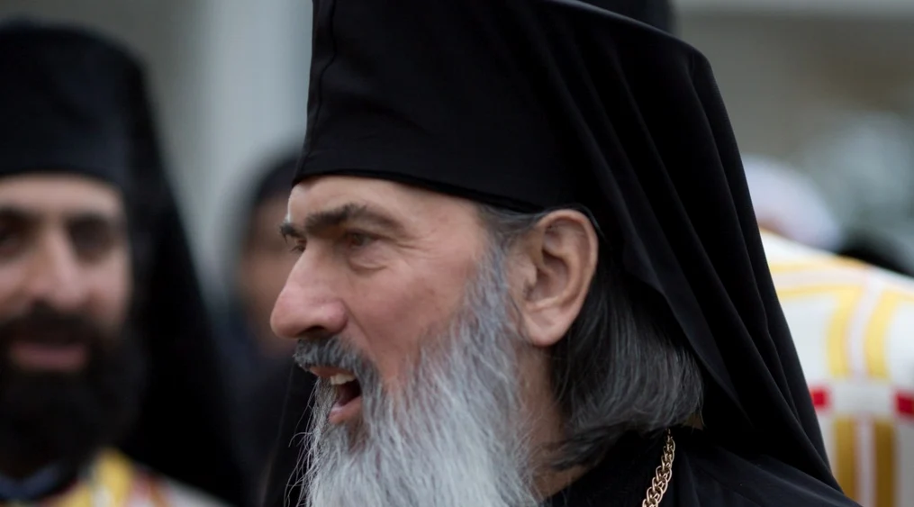Arhiepiscopul Teodosie a scăpat cu un avertisment verbal FOTO: Călin Gavrilaș