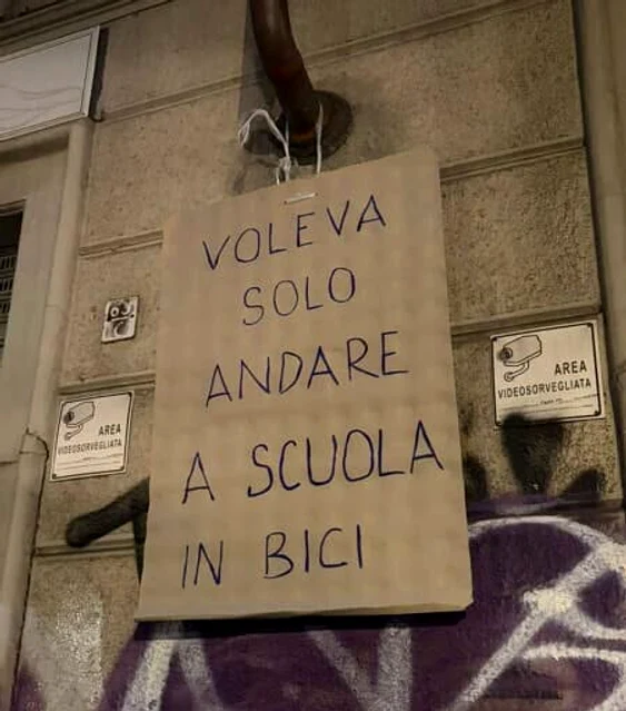 Bannerul devenit slogan al protestelor.