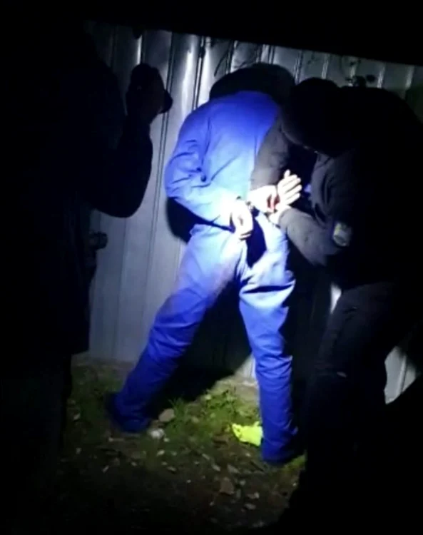 
    Reținerea suspecților s-a făcut după ce aceștia au fost prinși în flagrantFoto: adevarul.ro  