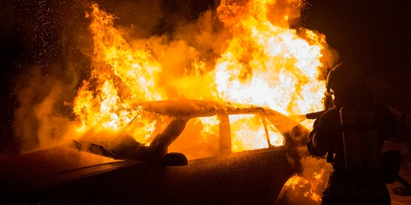 Incendiu masina FOTO Shutterstock