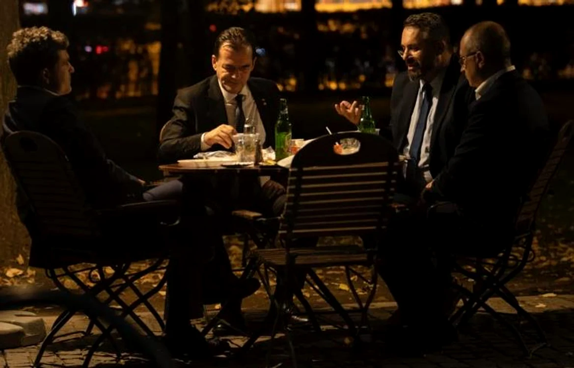 Ludovic Orban, Nicușor Dan, Antonel Tănase și Adrian Moraru au discutat la terasă până după miezul nopții