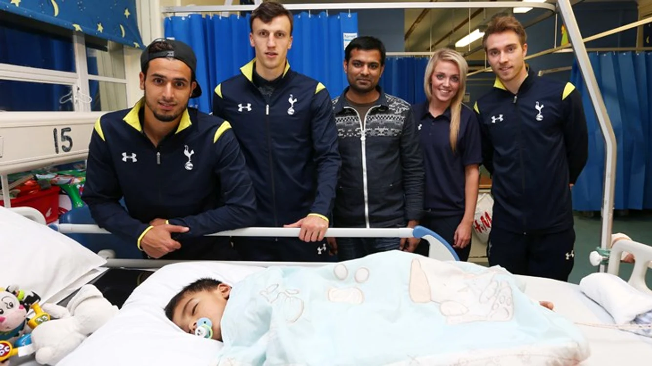Vlad Chiriches si colegii sai au adus bucurie copiilor internati