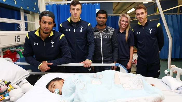 Vlad Chiriches si colegii sai au adus bucurie copiilor internati