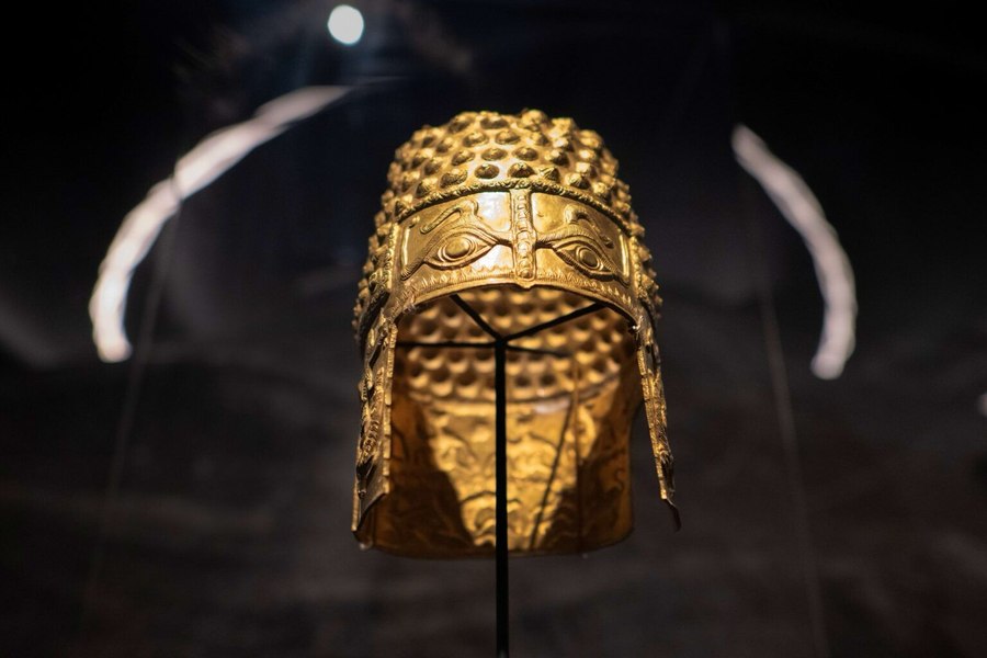 Simbolistica ornamentelor de pe coiful de aur furat în Olanda. Ce origine avea, de fapt, obiectul sustras din muzeu