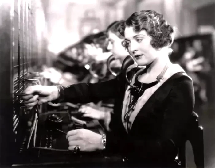 Meseria de telefonistă a dispărut complet / FOTO: Historia 