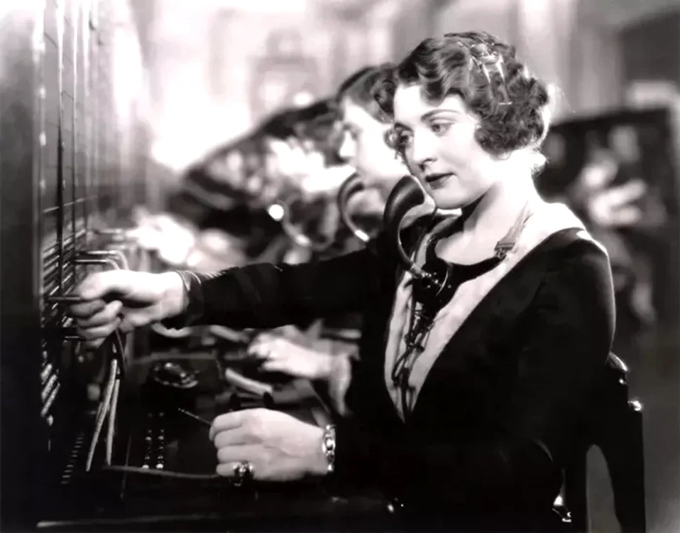 Meseria de telefonistă a dispărut complet / FOTO: Historia 