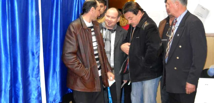 Alegătorii nu pot să voteze la secţia specială din Sântimbru. Foto: Arhivă
