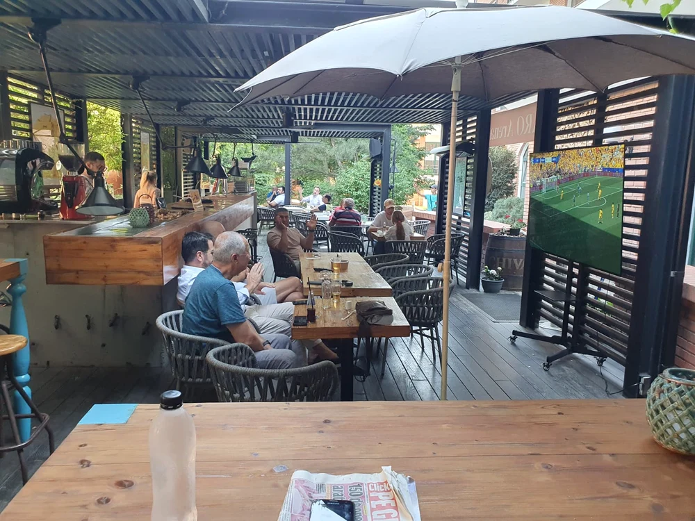 Uan dintre terasele de la Hotel Caro