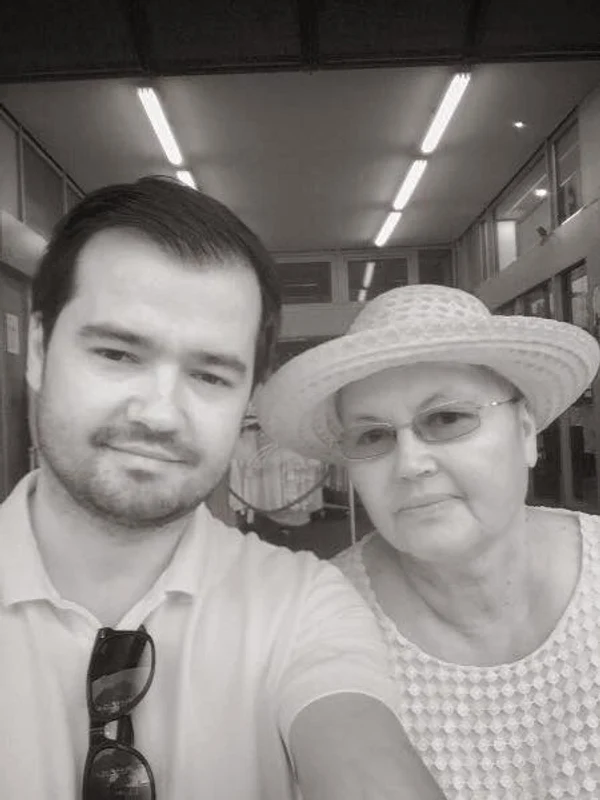 laurentiu duta si mama sa jpg jpeg