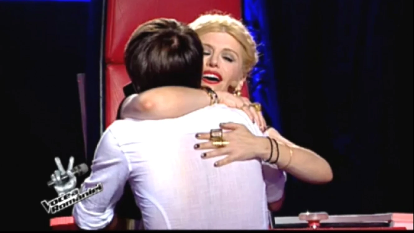 Loredana l-a îmbrăţişat pe Alexandru