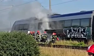 tren iasi suceava flacari incendiu foto captura video fb png