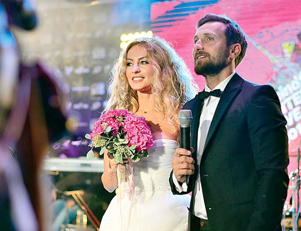 Dani şi Flavia s-au  jucat de-a mirii