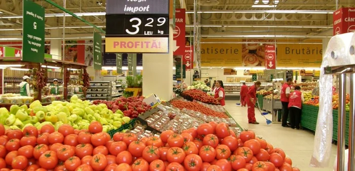 Hipermarketurile vor fi aprovizionate zilnic cu roşii, castraveţi, vinete, varză, ardei, ceapă, salată verde şi zarzavaturi livrate de producători locali, în detrimentul importurilor FOTO Simona Suciu