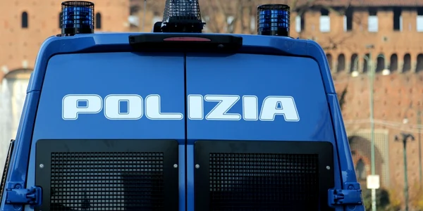 polizia politia italiana italia foto shutterstock