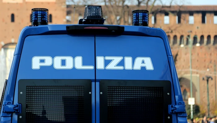 polizia politia italiana italia foto shutterstock