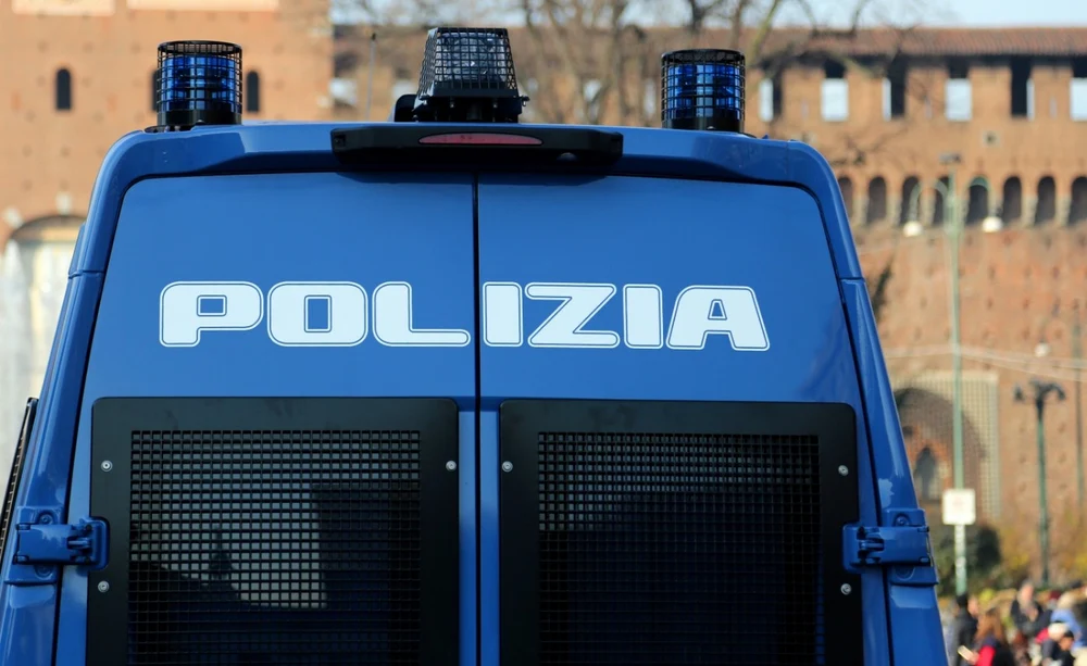 Româncă împușcată în abdomen de bătrânul pe care îl îngrijea la Milano