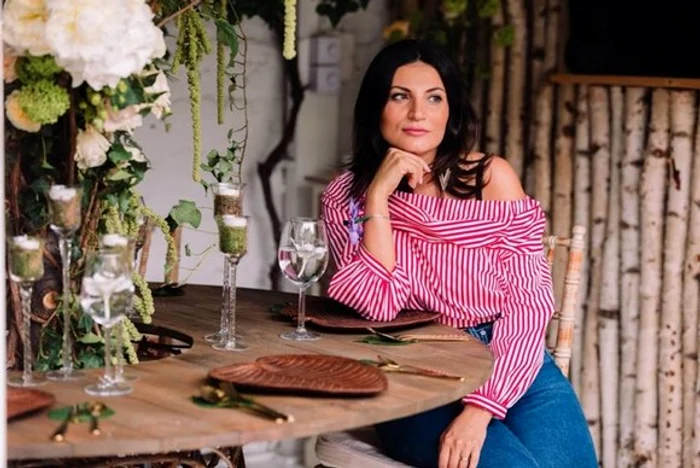 
    Alexandru Papadopol a fost surprins sărutându-se cu soția unui mare actor din RomâniaFoto Spynews.ro  