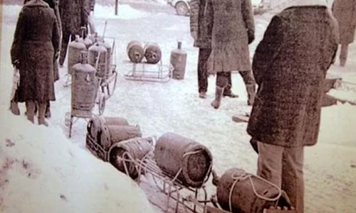 Ţara umilinţei în Templele Foamei: cum ne am bătut pe un ou, pe „Fraţii Petreuş” de pe cartelă sau pe o sticlă cu lapte  Lumina, butelia şi căldura, la porţie jpeg