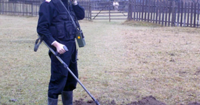 Neamţ: Portret/Costel Chertic: Curăţă judeţul de schijele războiului