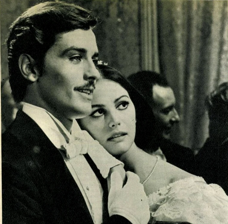 Alain Delon alături de Claudia Cardinale. Sursa: revista Cinema. 1970