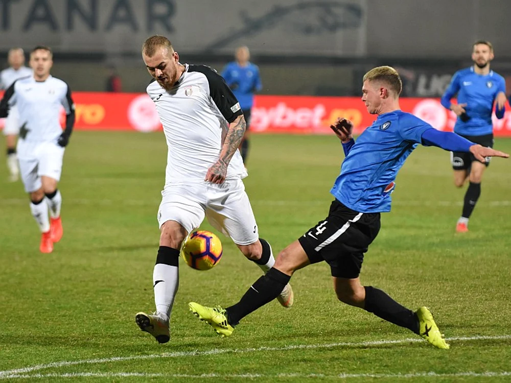 
    Denis Alibec a marcat de două ori în meciul Astra - Viitorul 3-0Foto: sportpictures.eu  