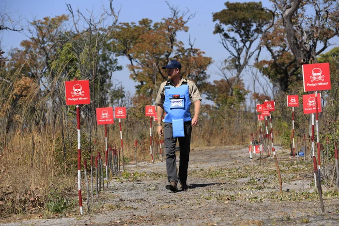 Prințul Harry a trecut printr-un câmp minat în Angola Foto: The Halo Trust
