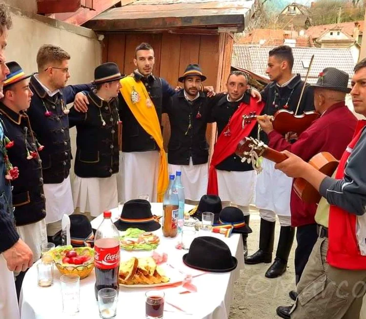 Juni ai Brașovului, la stropit FOTO Primăria Brașov