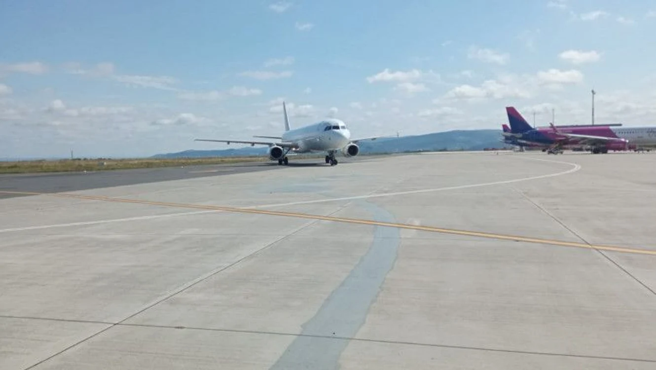 
    O aeronava Airbus 321, Bergamo - Iaşi, cu 107 pasageri la bord, a aterizat  cu dificultate din cauză că sistemul de navigaţie s-a stricatFoto: protv.md  