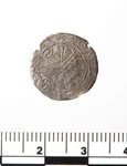 Pe fața vizibilă a monedei apare un motiv numit „cruce peste cruce” (© Arkeologisk Museum, Universitetet i Stavanger)