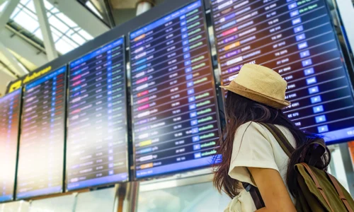 turisti calatorii city break aeroport zboruri jpg