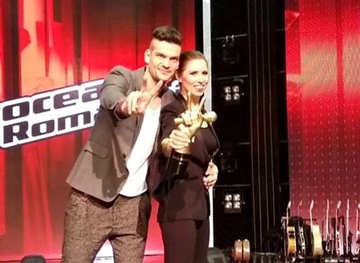 "Nu. Am. Cuvinteeeeeee. Mă-nclin în fața voastră, oameni minunați! Muzică. Muzică. Muzică", a scris Cristina Bălan pe Facebook