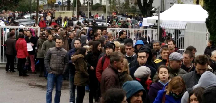 Mii de oameni nu au putut vota în 16 noiembrie din cauza numărului mic de secţii de votare FOTO Adevărul