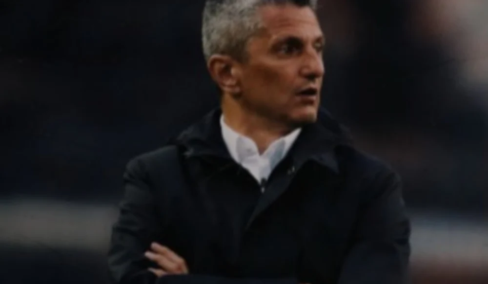 Răzvan Lucescu n-a putut s-o bată nici pe penultima clasată. Un fost fotbalist de la Manchester United i-a răpit bucuria victoriei