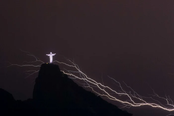 Fulger statuie Iisus Rio de Janeiro FOTO Mediafax/AFP