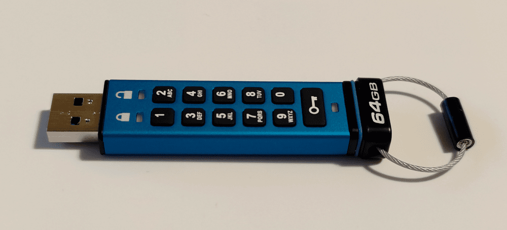 Kingston IronKey Keypad 200, stick USB-A criptat hardware XTS-AES pe 256biți pentru documente importante [TECH REVIEW]
