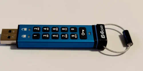 Stick USB Kingston IronKey Keypad 200 jpg