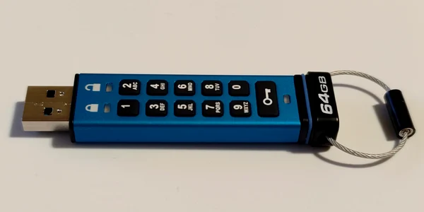 Stick USB Kingston IronKey Keypad 200 jpg