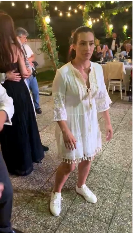 Tinuta lejeră în care s-a schimbat fosta gimnastă. FOTO Click!