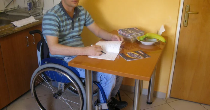 George trage tare să fie în formă maximă peste câteva zile când va da examen la matematică. Foto: Bogdan Nistor