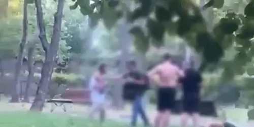 Doi bărbați reținuți pt lovire sau alte violențe și tulburarea ordinii și liniștii publice Bucuresti foto amato