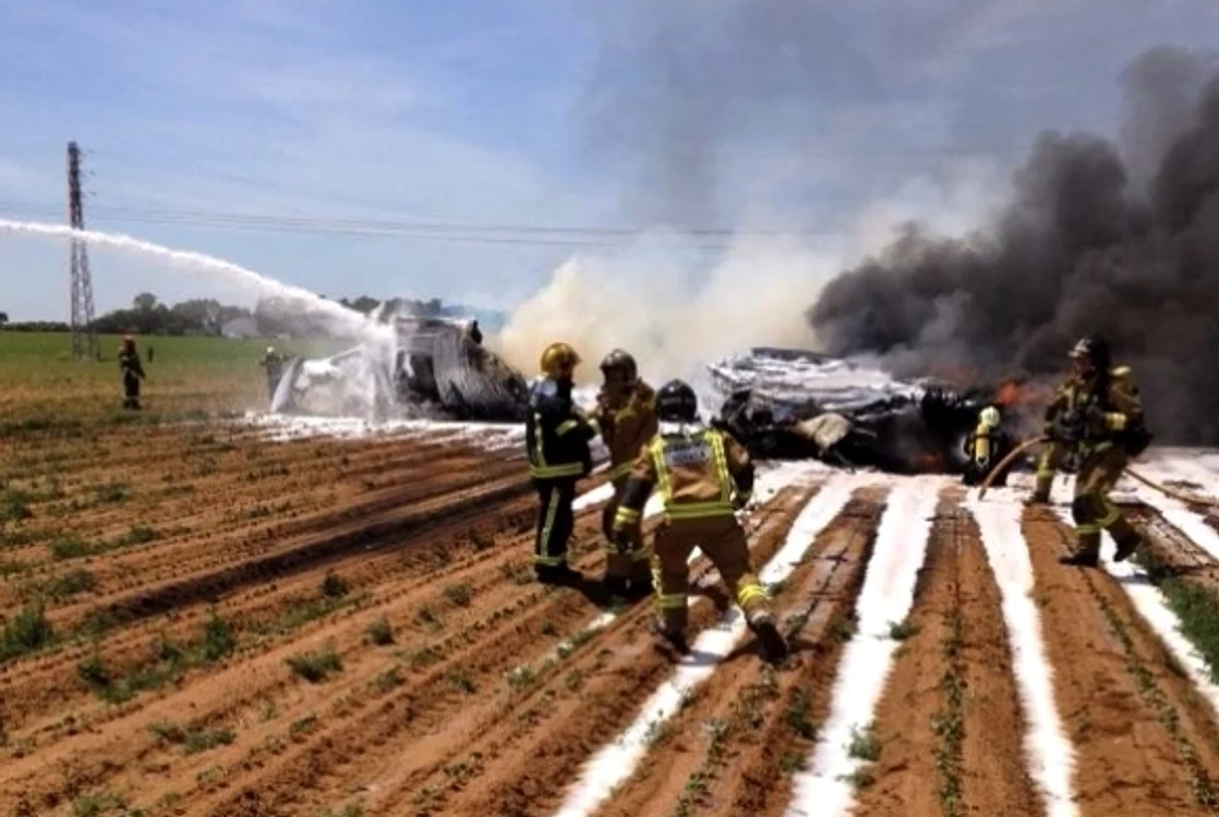 
    În urma prăbușirii avionului, au murit patru persoane  