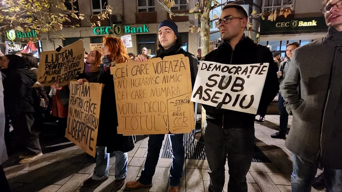 Mii de oameni au ieșit în stradă în ultimele zile la București, Cluj sau Iași. FOTO: Adevărul