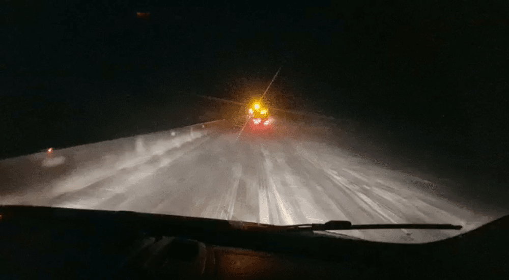 Viscolul închide drumuri naționale și județene din Buzău. Restricțiile, valabile pe durata nopții VIDEO
